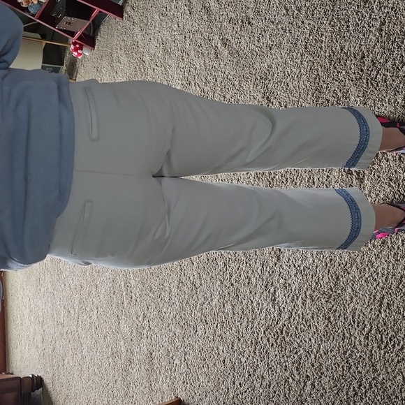 Size 2 embroidered capris - Picture 2 of 2